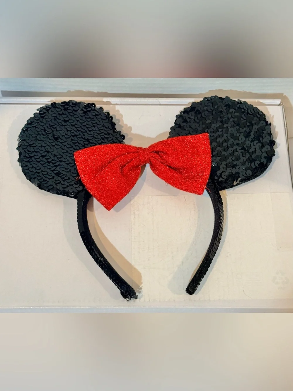 Disney Minnie Mouse Black Sequined Ears with Red Sparkly Bow ⭐️⭐️EUC⭐️⭐️
